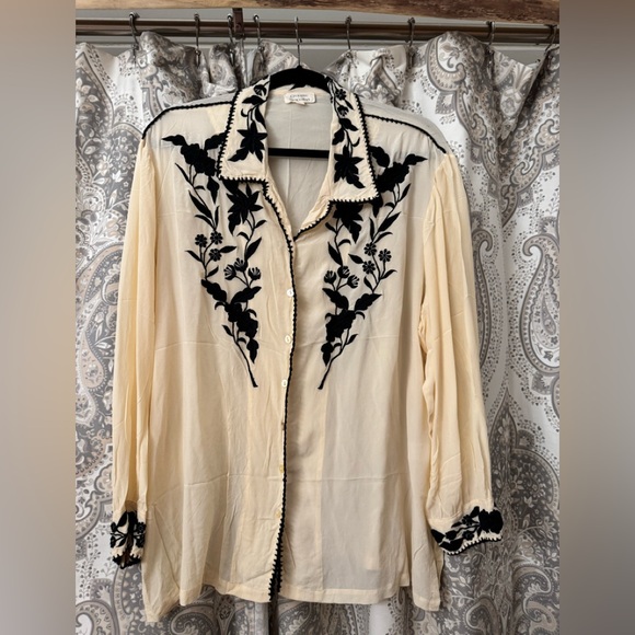 Chasing unicorns, long sleeve embroidered blouse Large - Picture 3 of 6